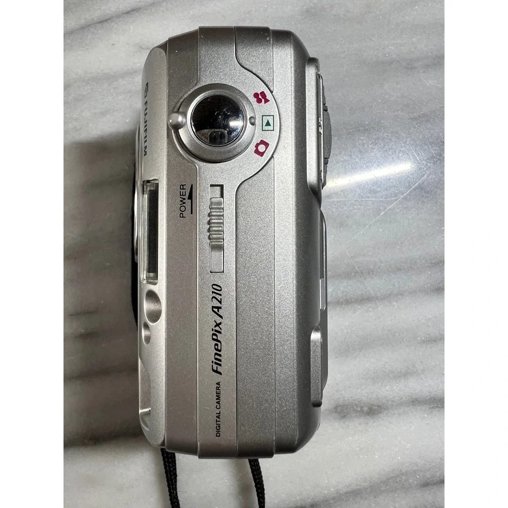 Fujifilm FinePix A210 Digital Camera 3.2 MP 3x Optical Zoom Silver TESTED WORKS